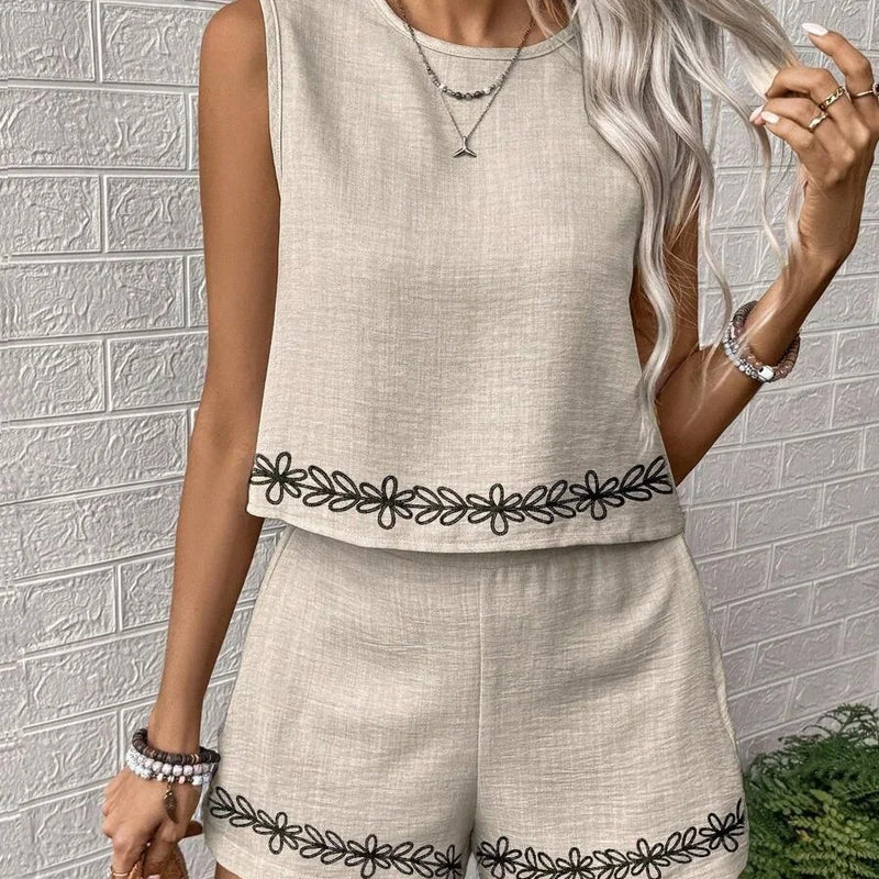 Spring and Summer Fashion Floral Print Sleeveless T-Shirt + Floral Shorts Two-Piece Set, Suitable for Daily Wear, Parties, and Vacation Outfits