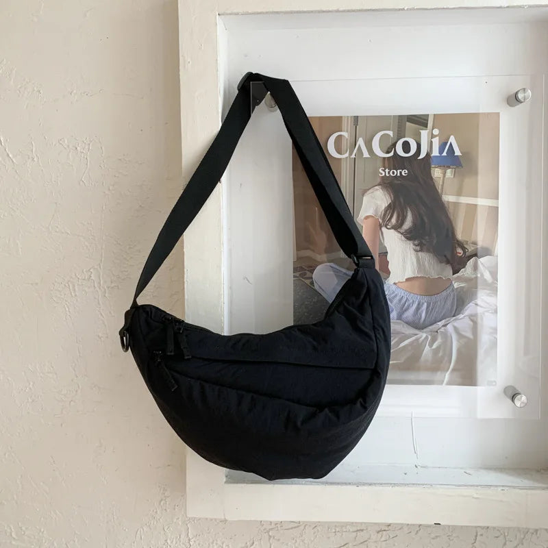 Simple and Versatile Hobo Bag An Elegant Casual Crossbody Bag That Fashionable and Lightweight Suitable Shoulder Bag