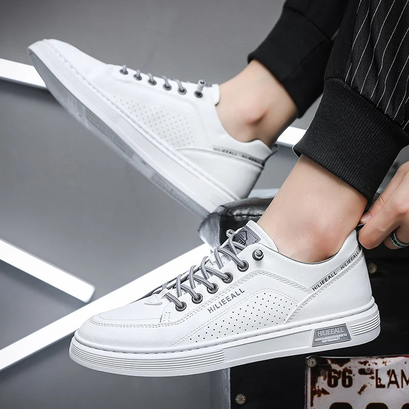 Men's flat casual shoes Four season new breathable lightweight soft-soled outdoor walking shoes student white sports board shoes