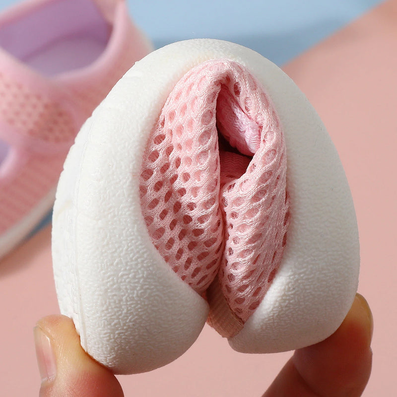 Baby Learning Walking Shoes, PU Non-Slip Soles, Soft Flat Shoes for Infants, Suitable for Indoor Parties and Gatherings.