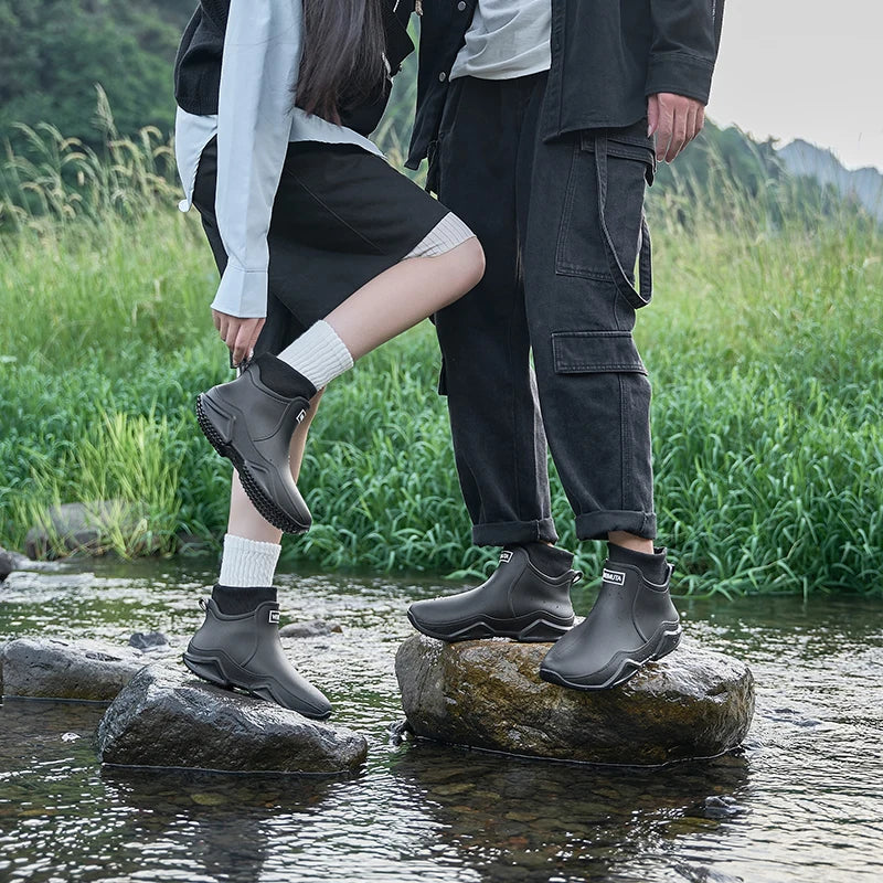 New Waterproof Men's Rain Shoes Winter Warm Plush Men Rain Boots Outdoor Non-slip Couple Rain Shoes Fashion Men's Work Boots