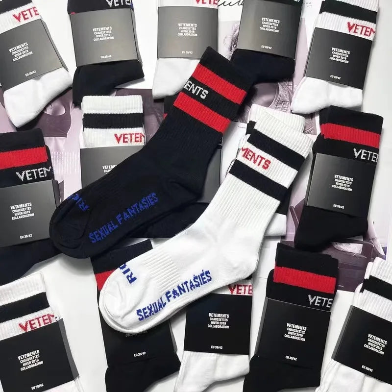 New Fashion Socks Letters Two Bars Knit Men Women Couple Socks Black White Sports Cotton Sock