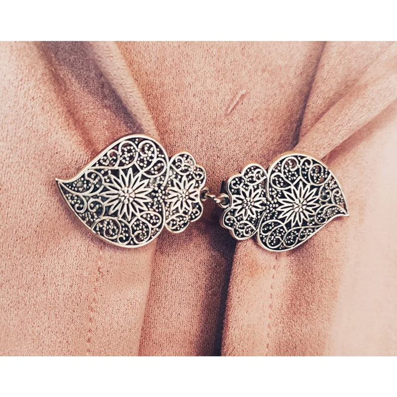 1 Pair Vintage Sweater Swirl Clip Cape Cloak Clips for Dress Retro Cardigan Clip Shawl Clasp Shirt Button Clip for Girl Women