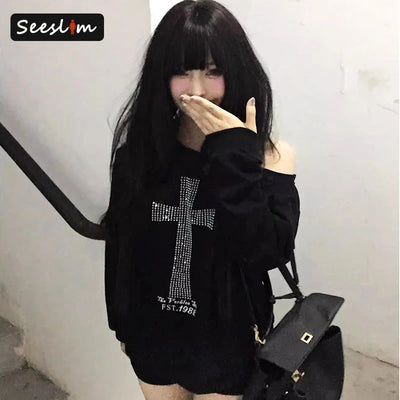 Seeslim Cross One-shoulder Graphic Hoodies Long Sleeve | SAMAG