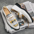 Men's Leather Shoes, British Pointed-Toe Casual Leather Shoes, British Youth Wearing Dress Shoes on One Foot