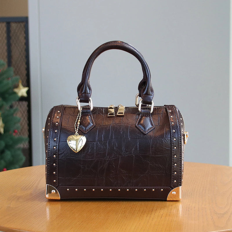 2025 New Fashion High-End Ladies' Handbags, Large-Capacity Boston Pillow Bags, Retro Rivets, Box Bags, Personalized Street Shoot
