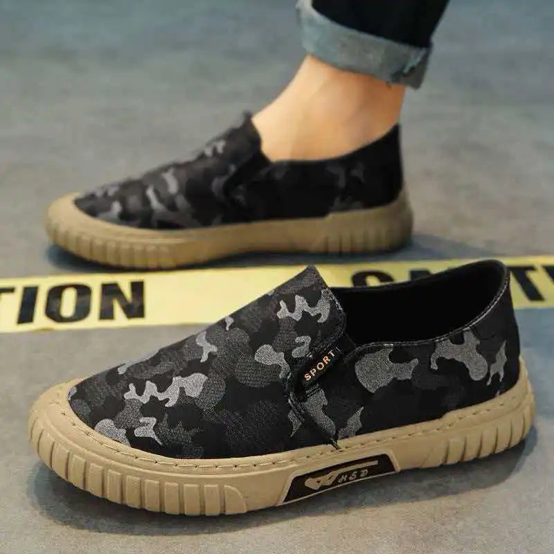 Camouflage Canvas Men's Casual Shoes Breathable Summer Sporty Slip-On Beijing Lazy Shoes Round Toe Flat Heel Lightweight Shoes