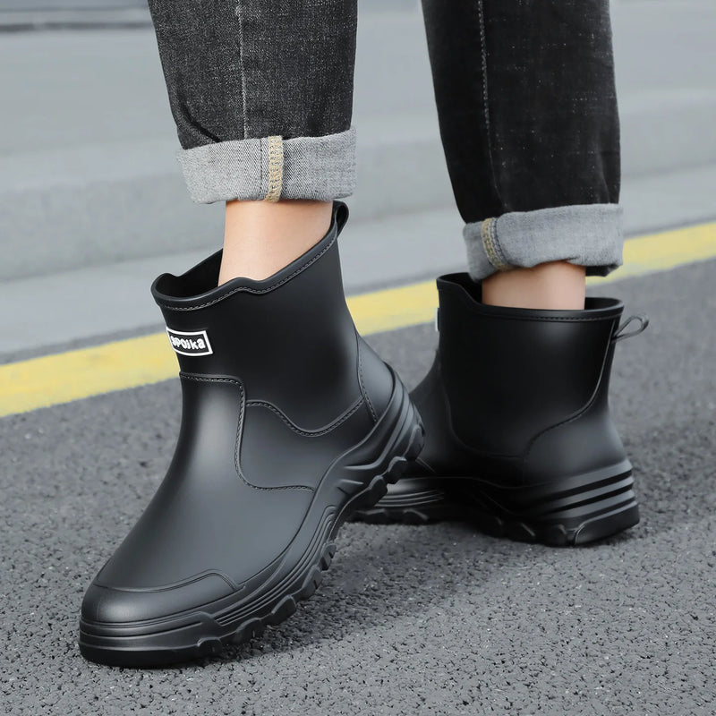 New anti slip and waterproof rain shoes for men, fashionable short tube autumn and winter cotton rain boots, work boots, rubber